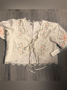 MOON RIVER Floral Embroidered Tie-Front Crop Top Oat color - NWT